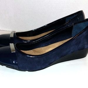 Women 2in Wedge Heel Dress Shoes Size: 11 By Giani Bernini